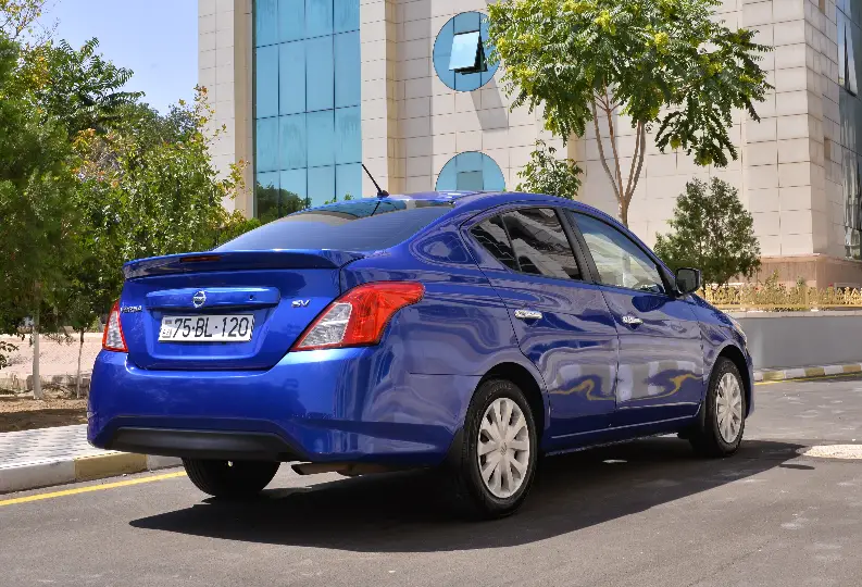 Kirayə Nissan Versa 2017