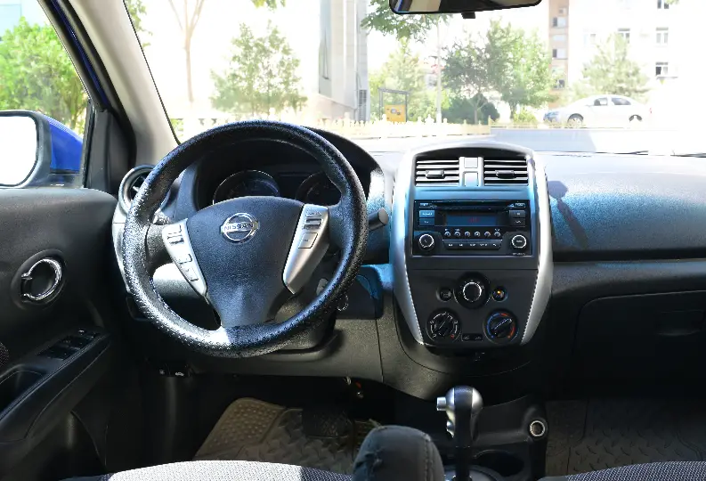 Kirayə Nissan Versa 2017