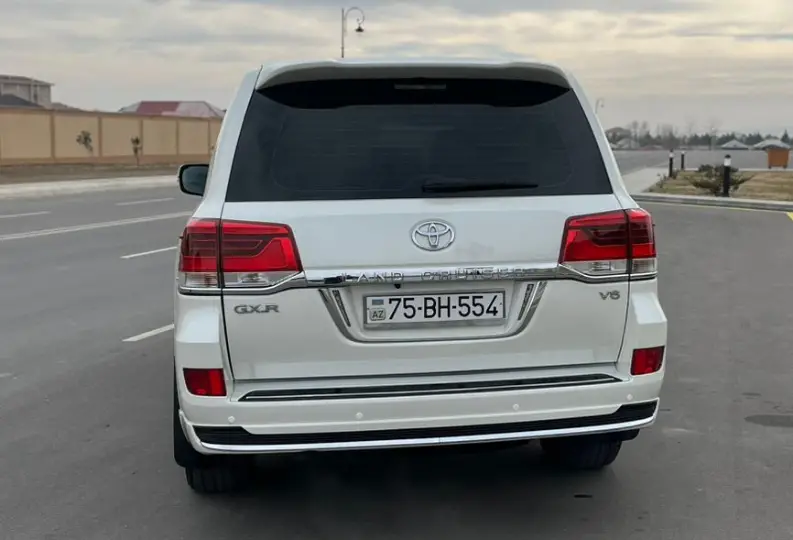 Kirayə Toyota Land-Cruiser 2013